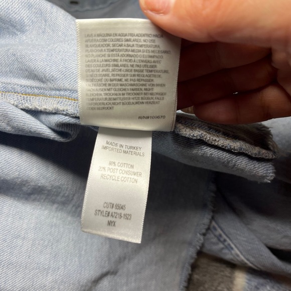 AGOLDE NYX Distressed Denim Shirt Jean Jacket Light Wash Cropped Raw Hem Size S - Picture 10 of 10